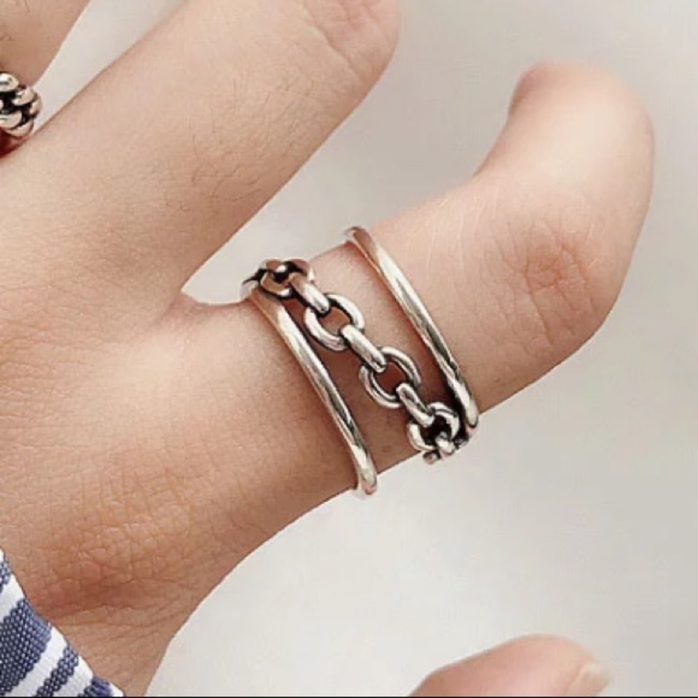 🔗Insta buckle chain ring - Picture 2 of 4